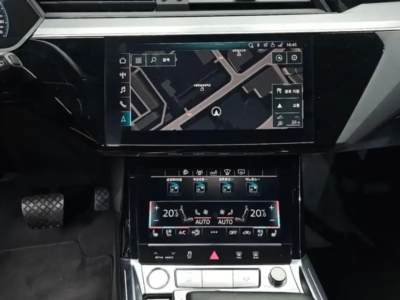 2020 Audi e-tron с пробегом 65 403 км
