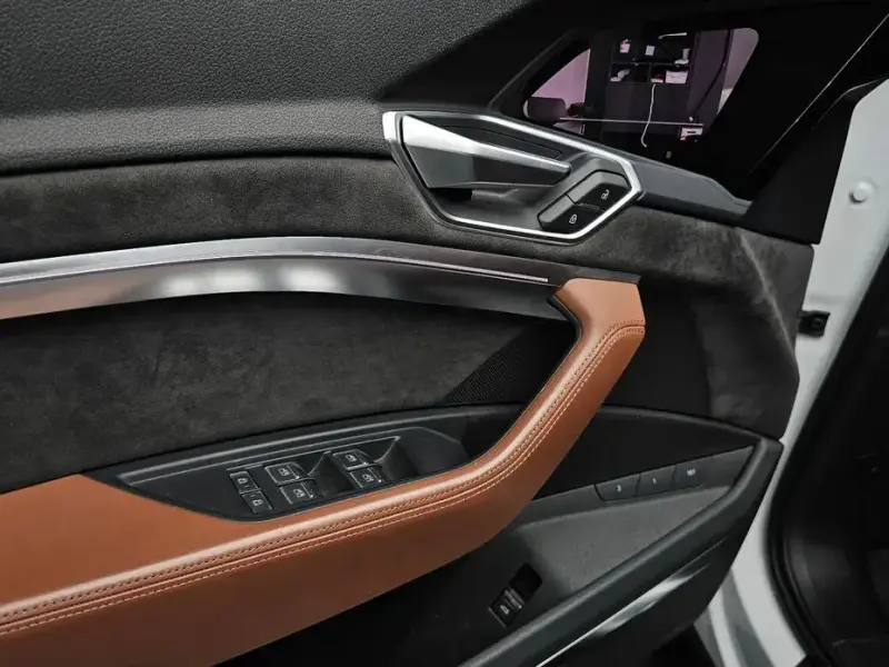 2020 Audi e-tron с пробегом 65 403 км