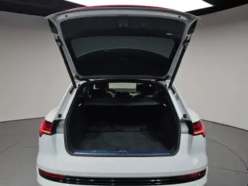 2020 Audi e-tron с пробегом 65 403 км