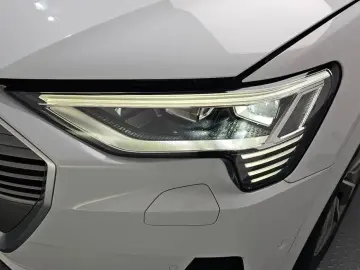 2020 Audi e-tron с пробегом 65 403 км