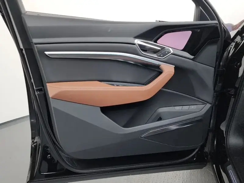 2023 Audi e-tron с пробегом 13 356 км