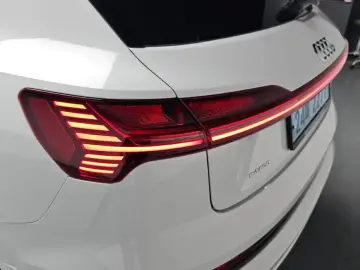2020 Audi e-tron с пробегом 65 403 км