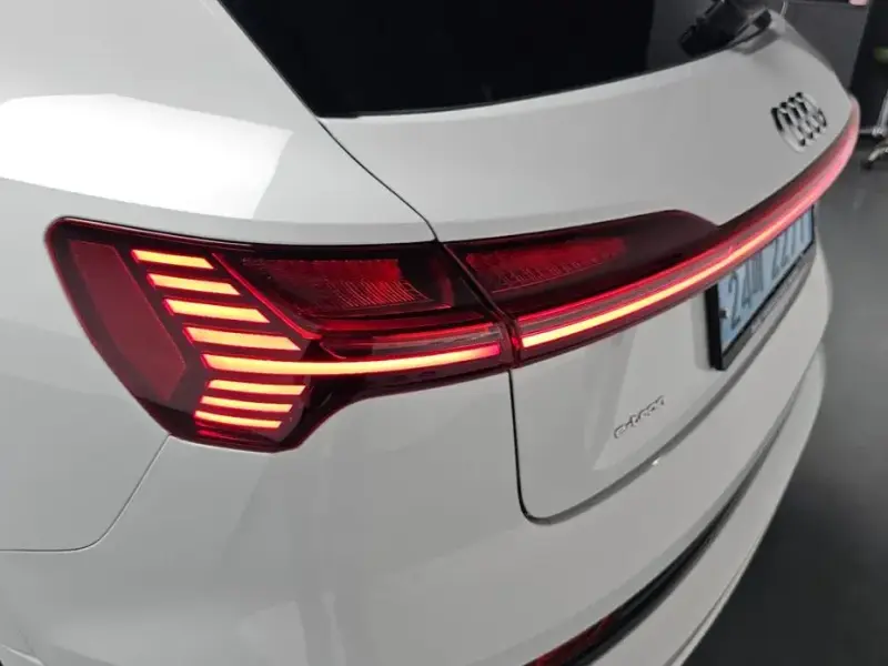 2020 Audi e-tron с пробегом 65 403 км