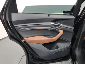 2023 Audi e-tron с пробегом 13 356 км