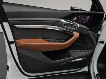 2020 Audi e-tron с пробегом 65 403 км