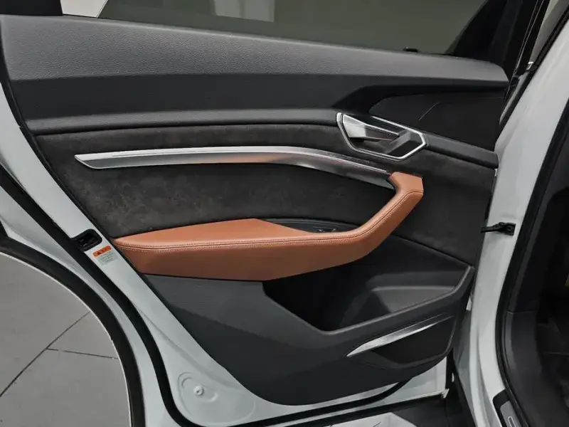 2020 Audi e-tron с пробегом 65 403 км