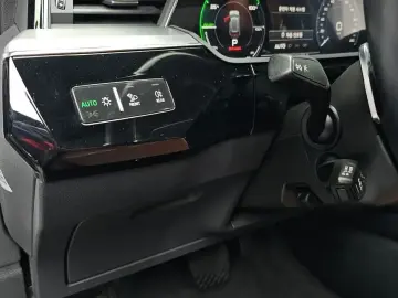 2020 Audi e-tron с пробегом 65 403 км