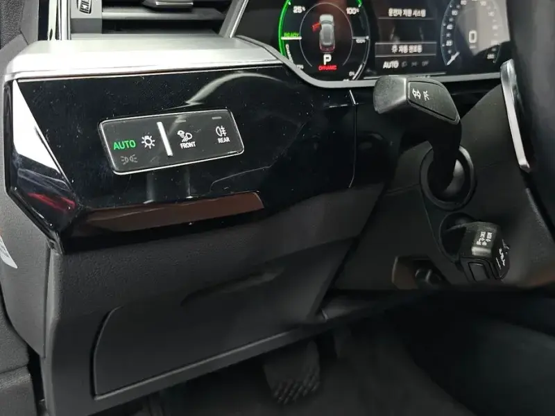 2020 Audi e-tron с пробегом 65 403 км
