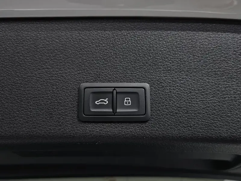 2020 Audi e-tron с пробегом 65 403 км