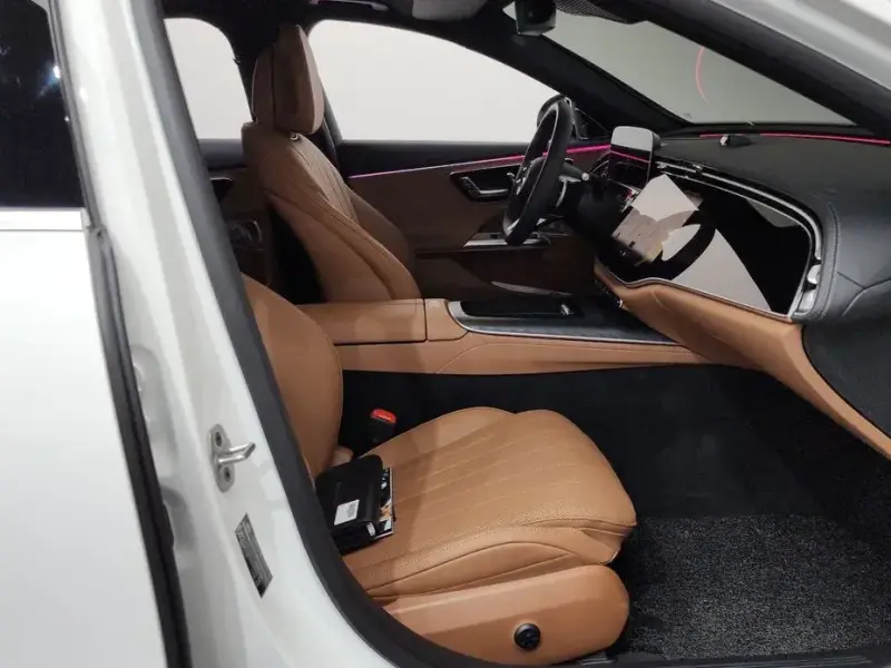 2025 Mercedes-Benz E-Класс с пробегом 12 238 км
