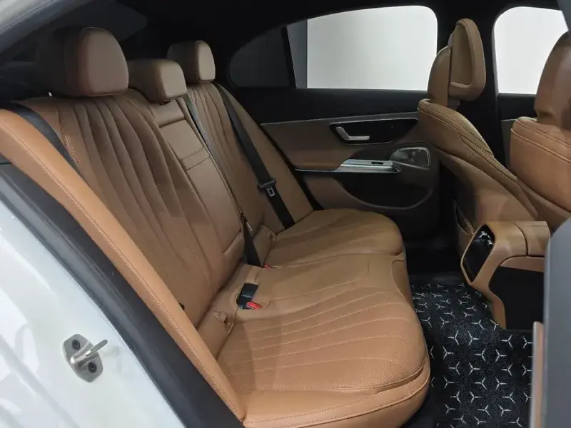 2026 Mercedes-Benz E-Класс с пробегом 4 532 км