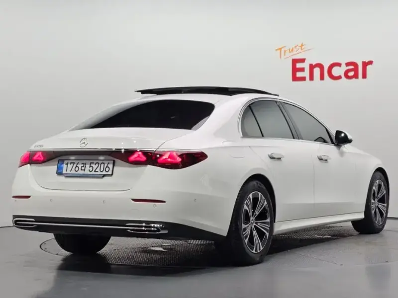 2025 Mercedes-Benz E-Класс с пробегом 9 717 км