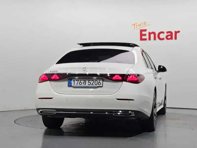 2025 Mercedes-Benz E-Класс с пробегом 9 717 км