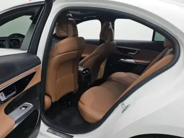 2025 Mercedes-Benz E-Класс с пробегом 9 717 км