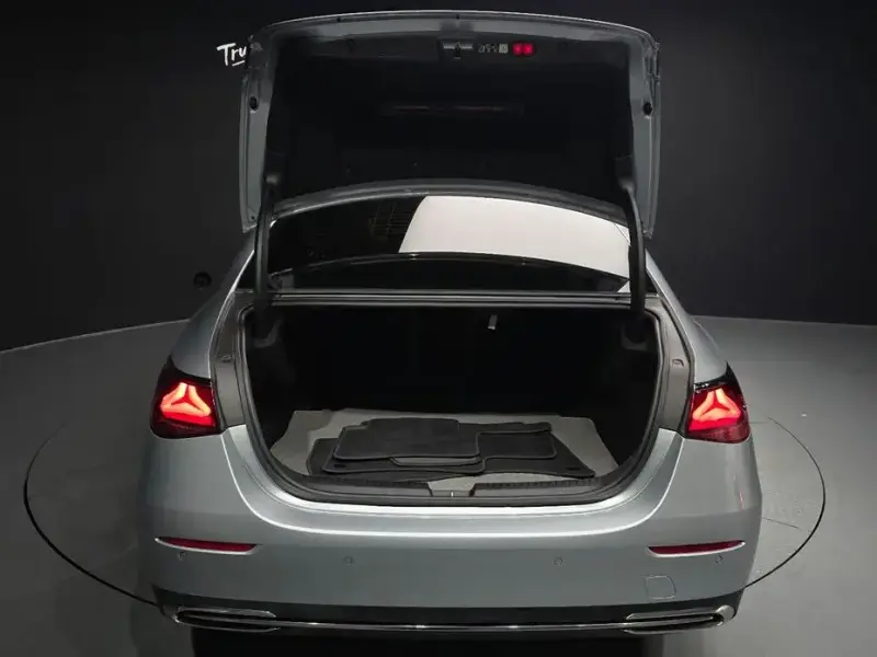 2024 Mercedes-Benz E-Класс с пробегом 18 510 км