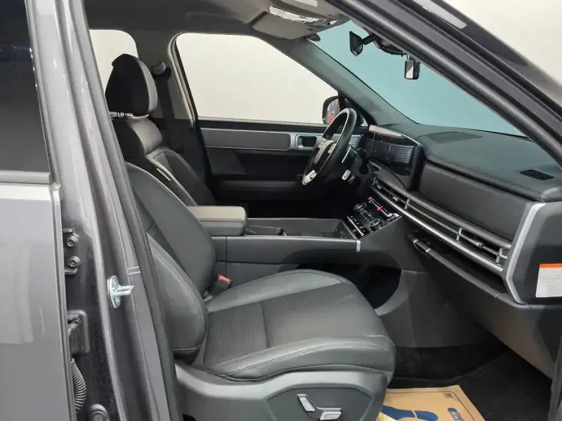 2025 Hyundai Santa Fe с пробегом 24 685 км