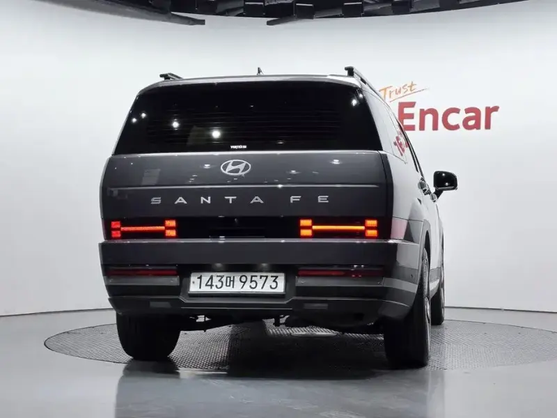 2025 Hyundai Santa Fe с пробегом 12 689 км
