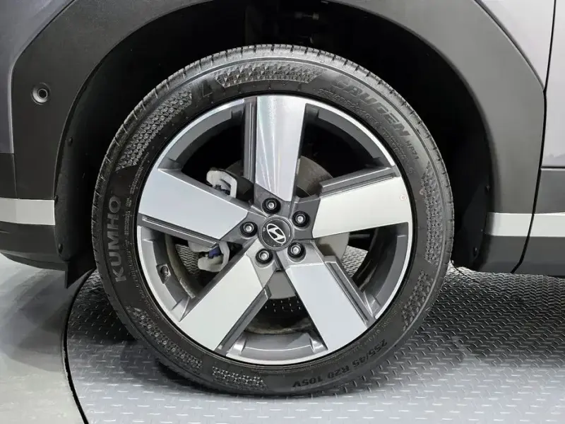 2025 Hyundai Santa Fe с пробегом 12 689 км