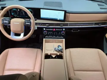 2025 Hyundai Santa Fe с пробегом 12 689 км
