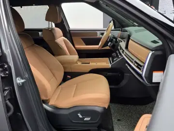 2025 Hyundai Santa Fe с пробегом 12 689 км
