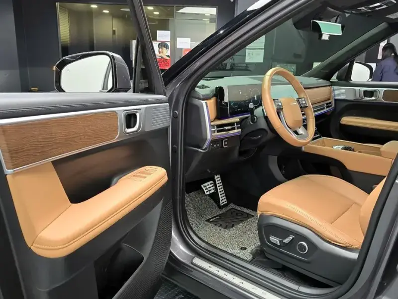 2025 Hyundai Santa Fe с пробегом 12 689 км