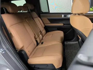 2025 Hyundai Santa Fe с пробегом 12 689 км