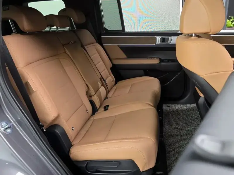 2025 Hyundai Santa Fe с пробегом 12 689 км