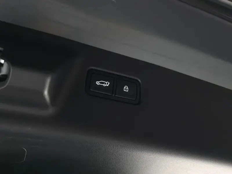 2025 Hyundai Santa Fe с пробегом 12 689 км