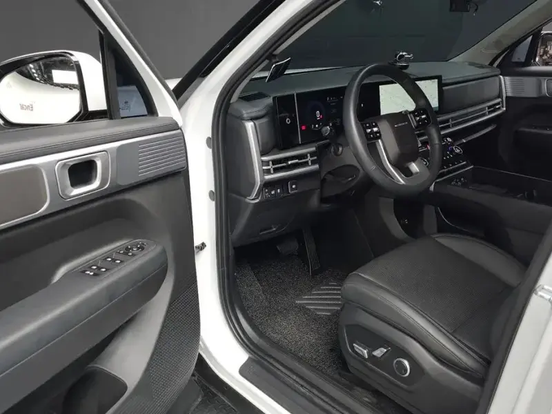 2025 Hyundai Santa Fe с пробегом 7 682 км