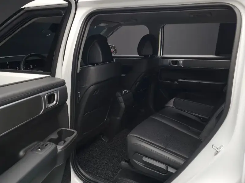 2025 Hyundai Santa Fe с пробегом 7 682 км