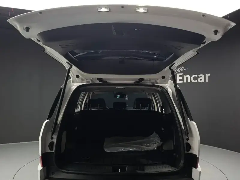 2025 Hyundai Santa Fe с пробегом 7 682 км