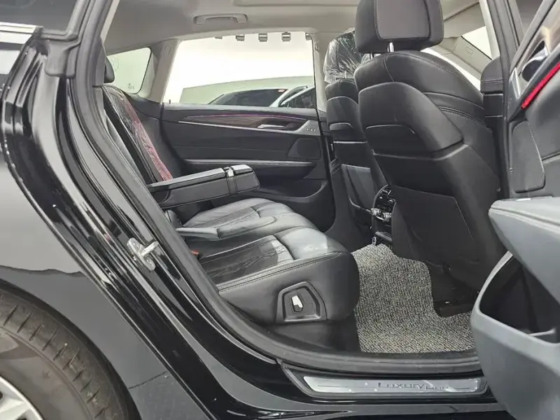 2023 BMW 6 серии с пробегом 50 995 км