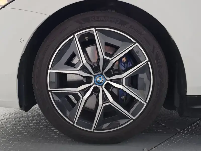 2024 BMW i5 с пробегом 85 812 км