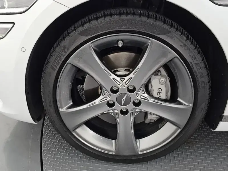 2023 Genesis G80 с пробегом 14 507 км