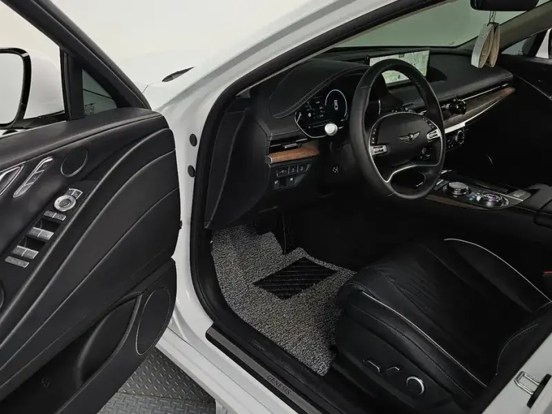 2023 Genesis G80 с пробегом 14 507 км
