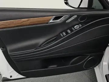 2023 Genesis G80 с пробегом 14 507 км