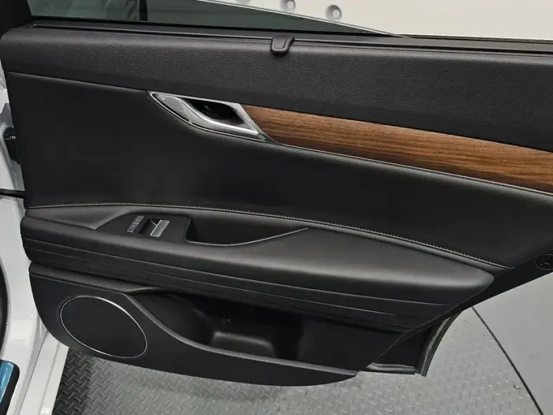 2023 Genesis G80 с пробегом 14 507 км