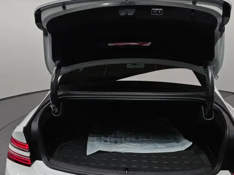 2023 Genesis G80 с пробегом 14 507 км