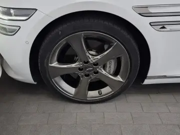 2023 Genesis G80 с пробегом 72 099 км
