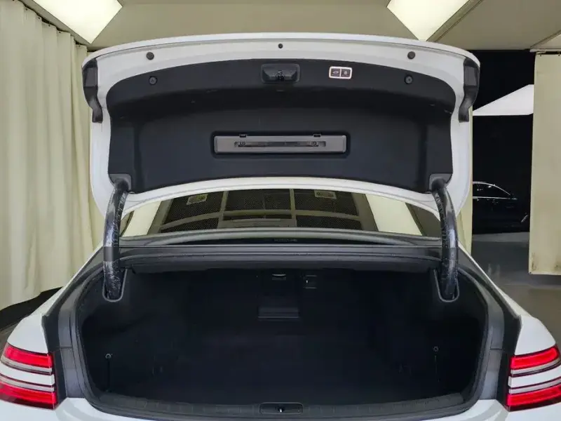 2023 Genesis G80 с пробегом 72 099 км