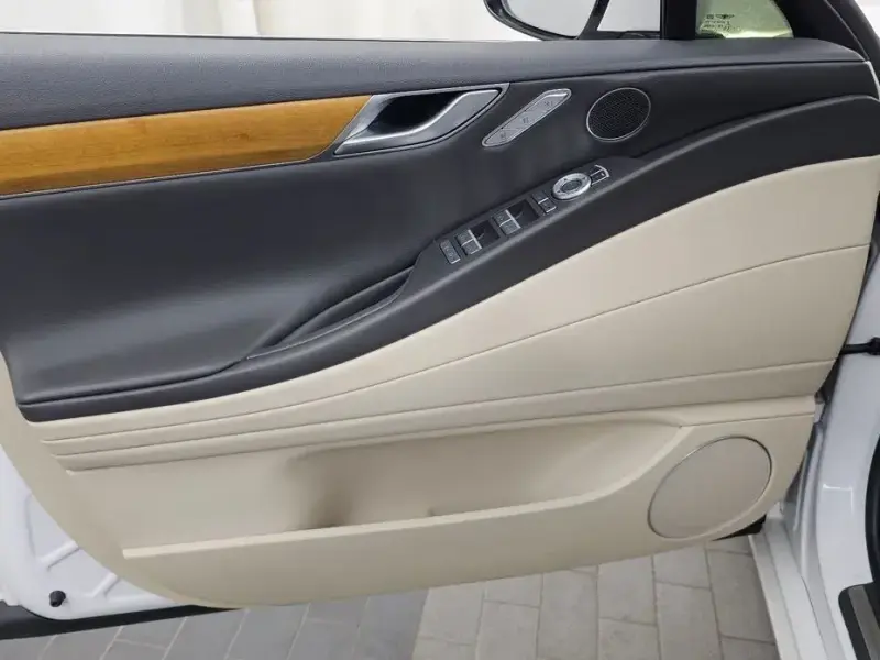 2023 Genesis G80 с пробегом 72 099 км