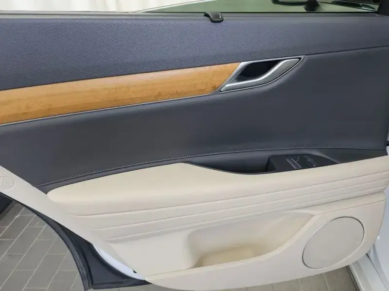 2023 Genesis G80 с пробегом 72 099 км