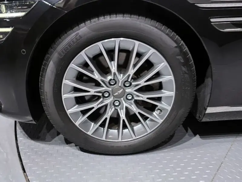 2023 Genesis G80 с пробегом 42 548 км