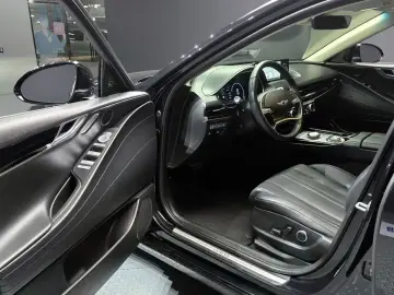 2023 Genesis G80 с пробегом 42 548 км