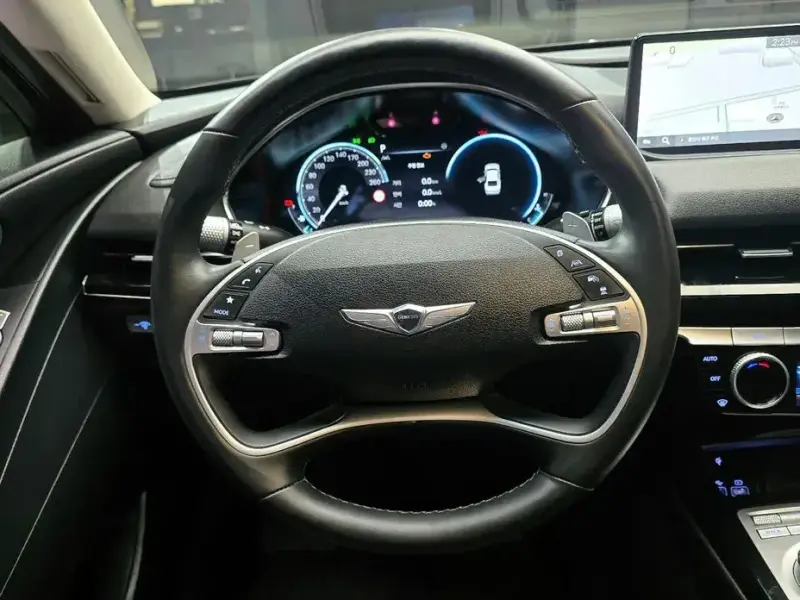 2023 Genesis G80 с пробегом 42 548 км