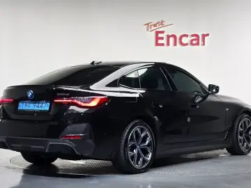 2022 BMW i4 с пробегом 16 500 км