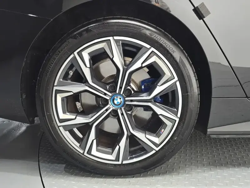 2022 BMW i4 с пробегом 16 500 км