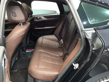 2022 BMW i4 с пробегом 16 500 км