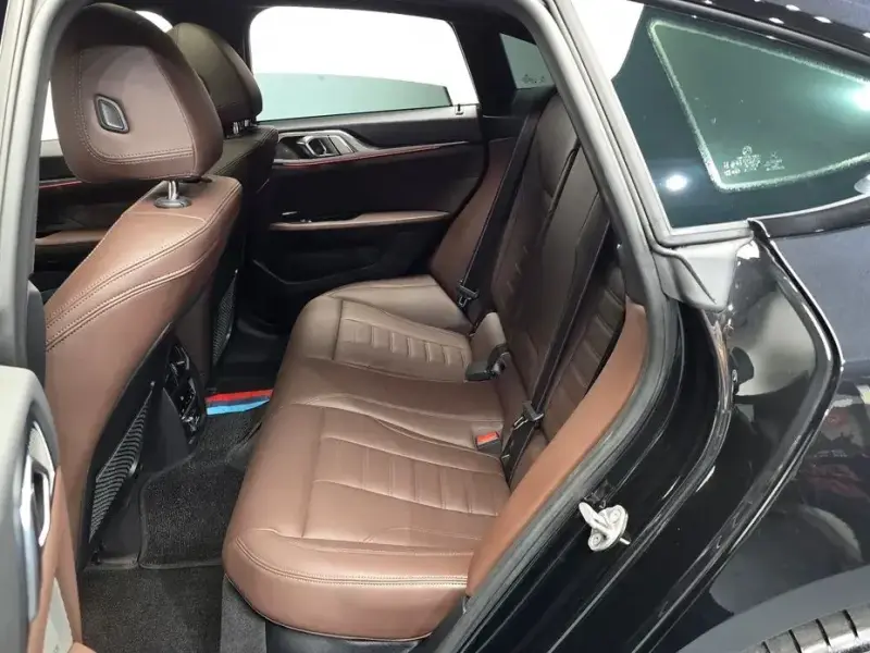 2022 BMW i4 с пробегом 16 500 км