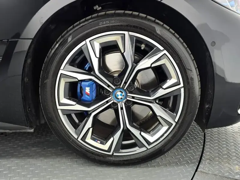 2022 BMW i4 с пробегом 16 500 км